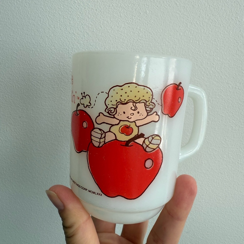 Vintage Fire-King Apple Dumpling milk glass mug